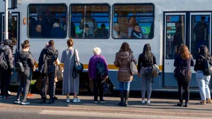 Băieţii de la PCS au făcut un film şi un album foto despre Bucureşti ca să nu te chinui tu să înţelegi cum e oraşul în care trăieşti