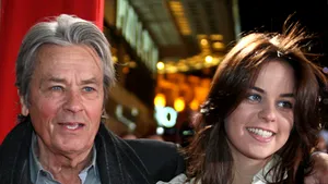 Fiicele lui Bruce Willis şi Alain Delon, la balul debutantelor de la Paris