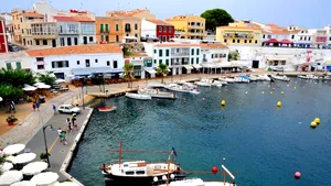 Mallorca și Ibiza ar putea limita drastic numărul de turiști. Măsura va afecta milioane de oameni