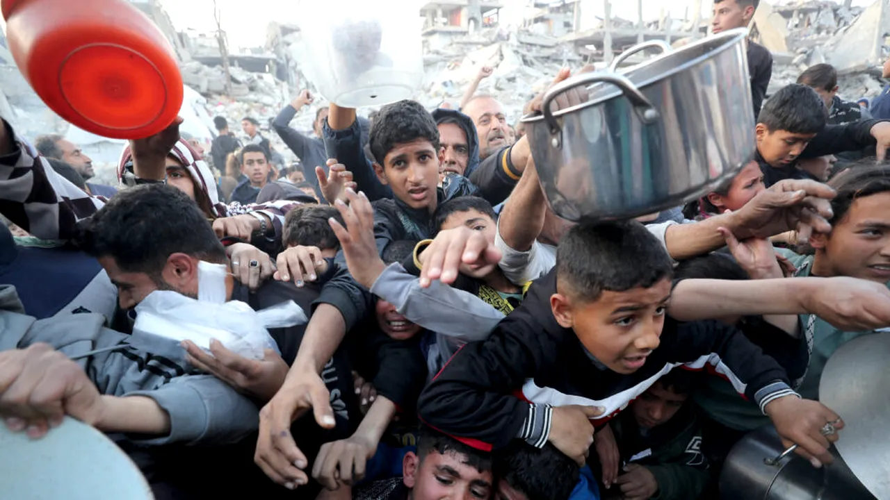 Criză umanitară în Gaza: Jumătate de milion de palestinieni mor de foame