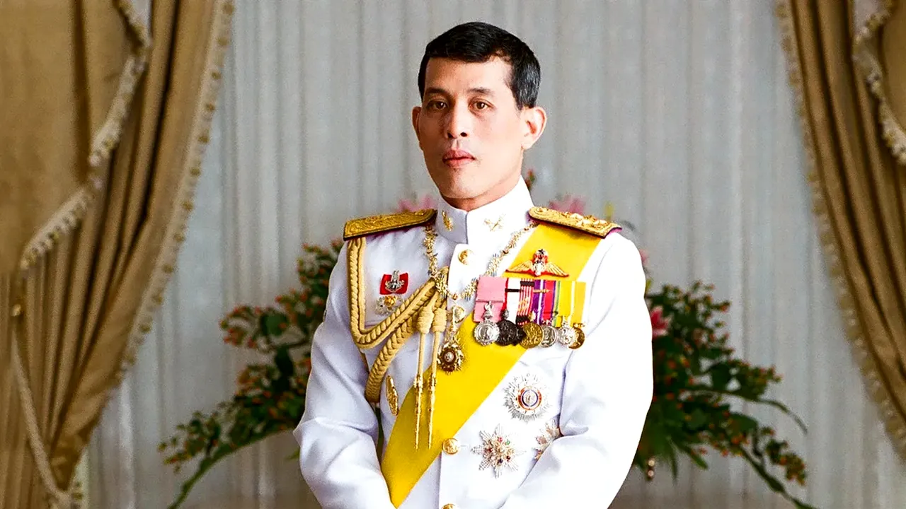 Un thailandez riscă 50 de ani de închisoare pentru că a insultat monarhia