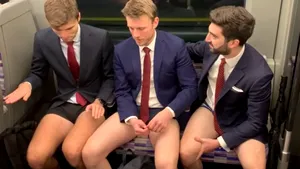 La metrou, fără pantaloni: iniţiativa care „sărbătoreşte prostia” revine după pandemie

