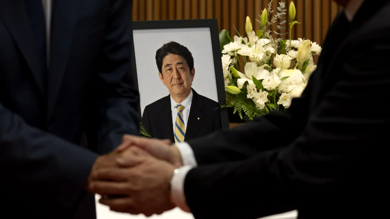 Marcel Ciolacu va participa la funerariile fostului premier japonez Shinzo Abe