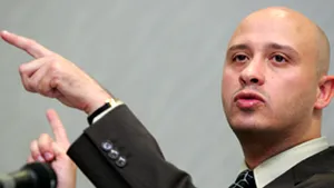 Bodu a vrut să-i dea lui Vanghelie un peşte, dar nu a fost lăsat să intre în Primăria Sectorului 5
