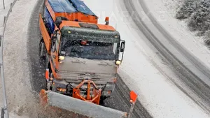 Autocar cu 32 de pasageri, blocat la ieşirea din Huşi, din cauza traficului închis spre Vama Albiţa