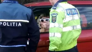 Soferiţă aflată sub influenţa drogurilor a provocat un accident în Capitală. Cum au gasit-o poliţiştii