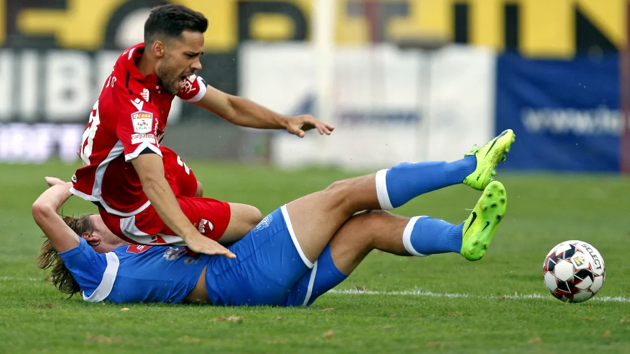 Barajul pentru Liga 1, într-o singură manşă după ce 6 jucători de la Dinamo au fost testaţi pozitiv