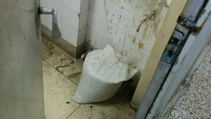 Imagini cu mizeria de la SJU Constanţa/Spital: Se fac lucrări, nu putem moderniza peste noapte - FOTO