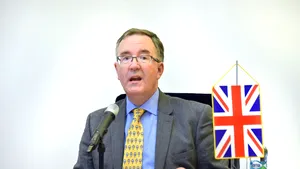 Britanicii susţin vaccinul românesc anti COVID-19. Discuţia dintre ambasadorul Andrew Noble şi directorul Oncogen Timişoara