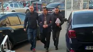 Un bărbat a fost reţinut de poliţiştii din Capitală după ce a fost acuzat că şi-a arătat părţile intime unor fete