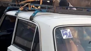 O familie de ucraineni cu deficienţe de auz a rămas în pană pe autostradă, în Sebeş