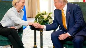 Încrederea investitorilor în UE scade după acordul comercial încheiat de Trump cu von der Leyen