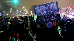 Mii de oameni protestează în Polonia. ”Mi-e frică să mai trăiesc în ţara asta”