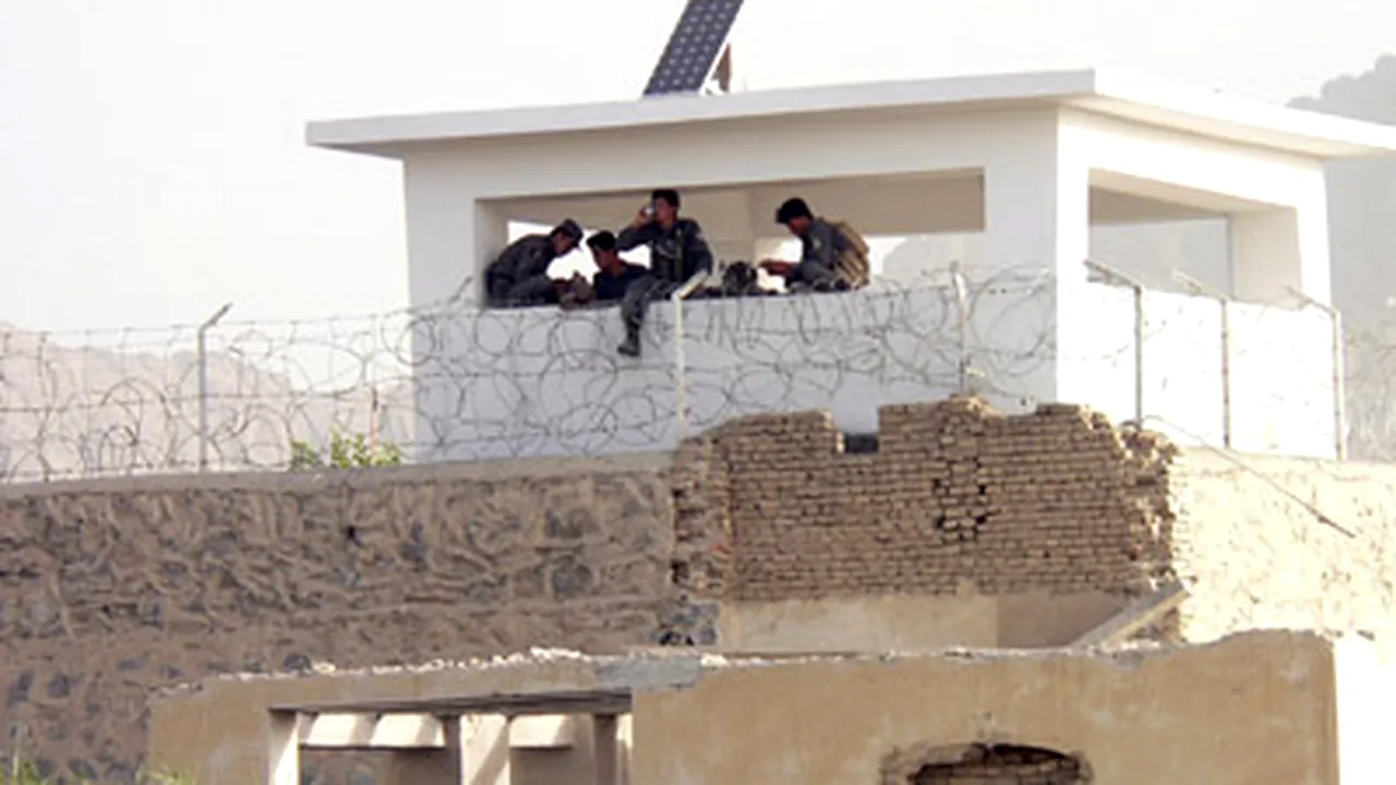 Asalt asupra unei închisori din Kandahar, soldat cu evadarea majorităţii deţinuţilor