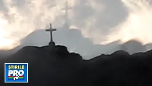 Crucea de pe Caraiman, dublată de nori - VIDEO