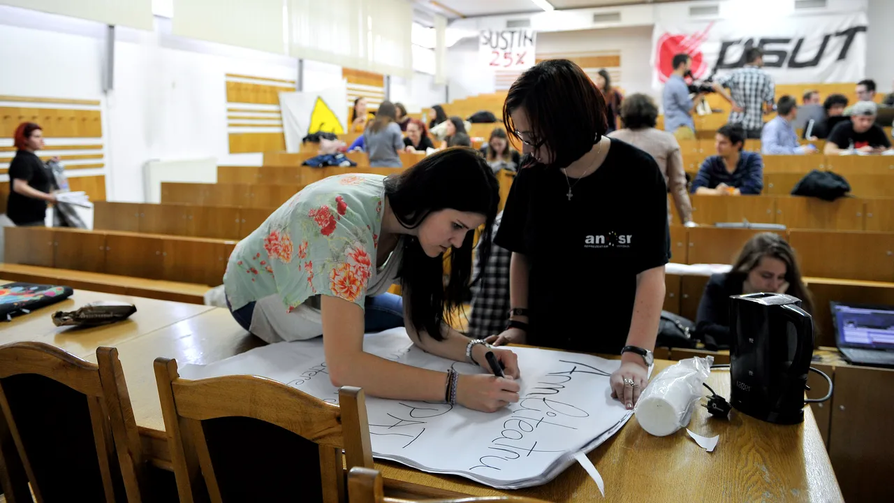 Academia Română vrea ca absolvenţii să fie obligaţi să lucreze în ţară, după terminarea facultăţii / Răspunsul studenţilor