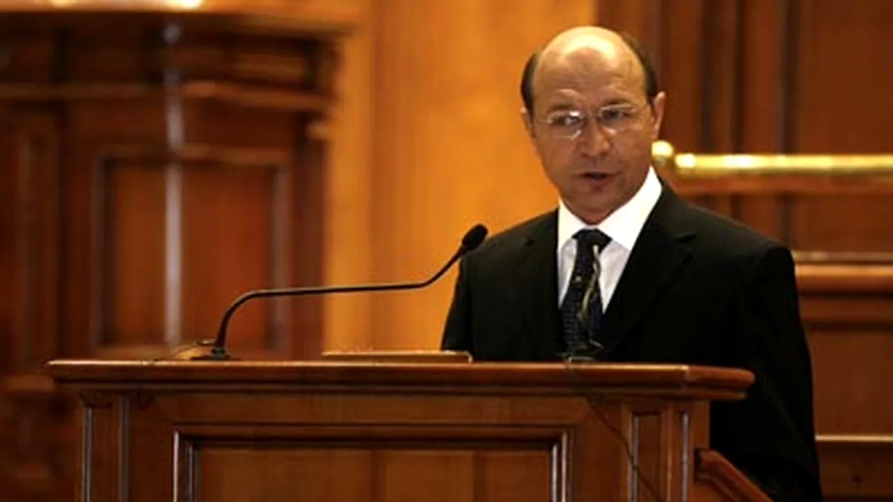 Băsescu: Salut curajul Cabinetului şi coaliţiei în asumarea unui pas spre modernizare