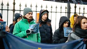 Organizatorii flashmob-ului antiguvernamental „Vă vedem din Sibiu”, invitaţi la Parlamentul European