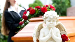 Interzicerea comercializării coroanelor artificiale a luat sfârşit!