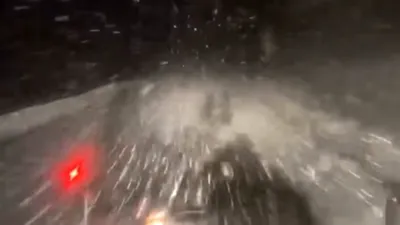 SOCIAL DN7A sub zăpadă: utilajele intervin pe șoselele montane din județul Vâlcea