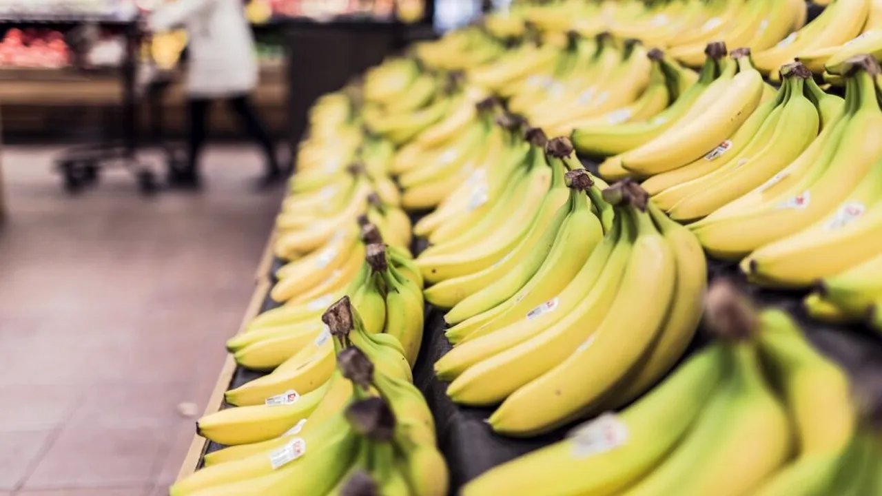 Cu toții aruncăm cea mai sănătoasă parte a unei banane, deși este o adevărată comoară pentru sănătate