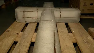 Vremea caldă afectează tradiţiile. Crucea de gheaţă pentru slujba de Bobotează de la Galaţi a fost făcută într-o cameră frigorifică