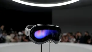 Şoferilor de Tesla li se cere să nu poarte căşti de realitate virtuală Apple