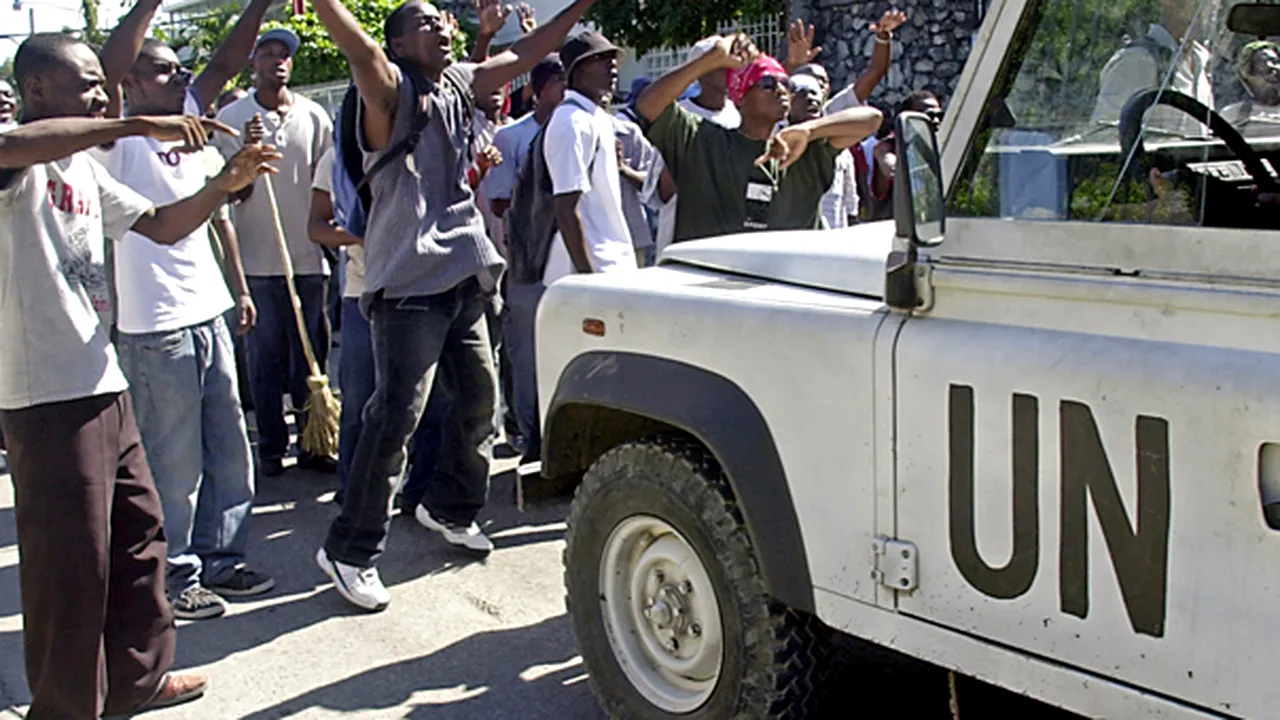Depozitele de alimente ale ONU au fost jefuite în Haiti