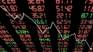 Bursele au atins minimul ultimilor 2 ani pe fondul luptei bancilor centrale cu inflaţia