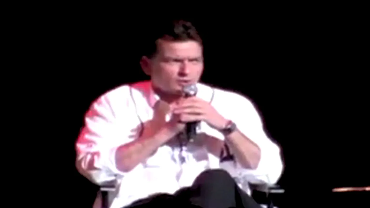 Charlie Sheen, huiduit de spectatori la Detroit - VIDEO