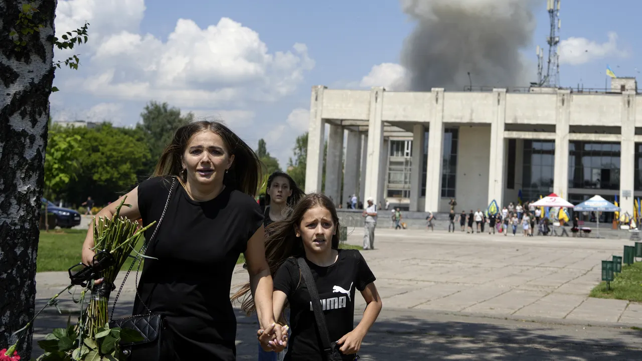 Individul care a provocat explozia într-un tribunal din Kiev a murit