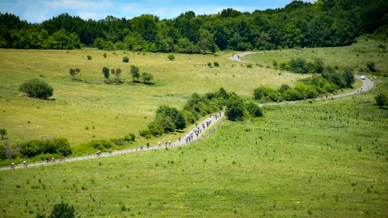 Colinele Transilvaniei pe bicicletă. Carpathia Bike Tour revine pe 31 mai 2025: Înscrieri deschise pentru ediţia a IV-a 