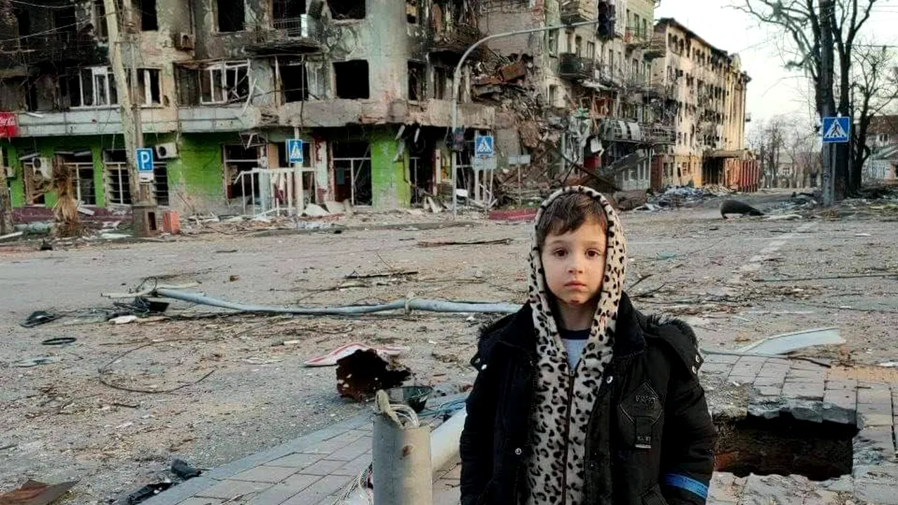 Războiul din Ucraina, a 77-a zi. Ruşii care controlează regiunea Herson cer anexarea ei / Armata ucraineană recucereşte mai multe sate la nord de Harkov. Belarus îşi va desfăşura forţele speciale la frontiera cu Ucraina. Luptele continuă pe Insula Şerpilor. Peste 10.000 de oameni ar putea muri în Mariupol