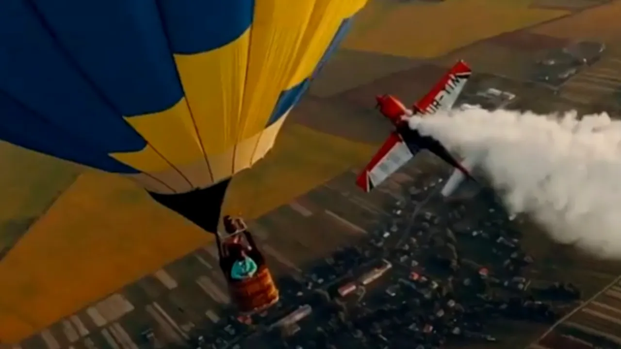 VIDEO Top Gun în viaţa reală: Timur Fatkulli face cascadorii spectaculoase pe cer