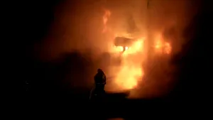 FOTO | Incendiu puternic la un transformator electric din Timişoara: flăcările, stinse după aproape 4 ore