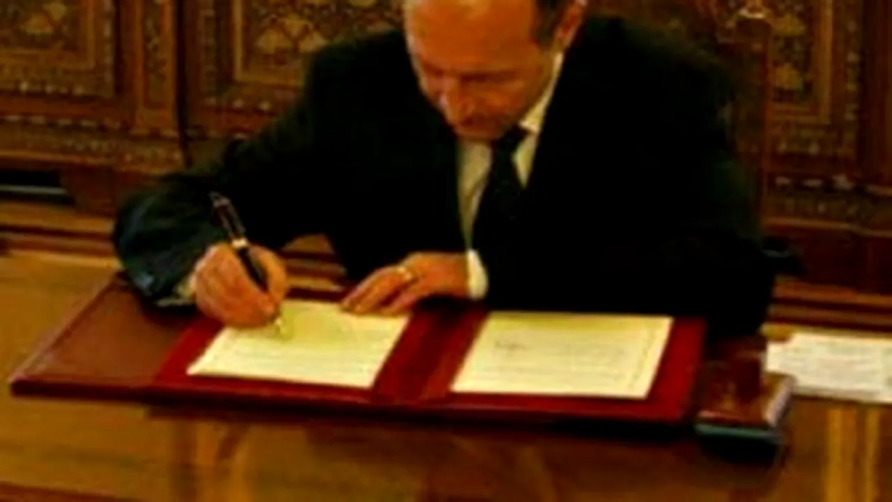 Romanian President Promotes Law Allowing Govt To Issue Ordinances During Parliament Recess