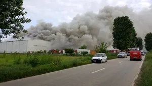 FOTO, VIDEO Incendiu la un depozit din Ilfov, flăcările au cuprins 300 metri pătraţi 