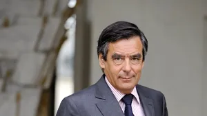 Fostul premier Francois Fillon a fost ales drept candidatul partidului Republicanii la alegerile prezidenţiale din Franţa / Nicolas Sarkozy îi urează noroc 