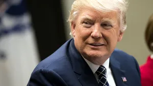 Donald Trump a discutat cu Mahmoud Abbas şi l-a invitat la Washington