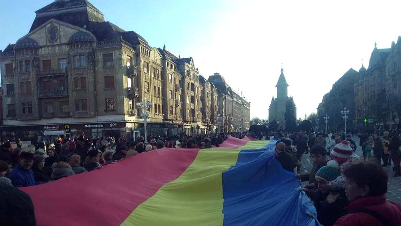 Tricolor de 100 de metri, desfăşurat în centrul Timişoarei, de Mica Unire