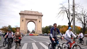 BICICLEŞTI. Bucureştenii sunt aşteptaţi şi duminică, după ce, sâmbătă, câteva mii de persoane au ales mişcarea în aer liber