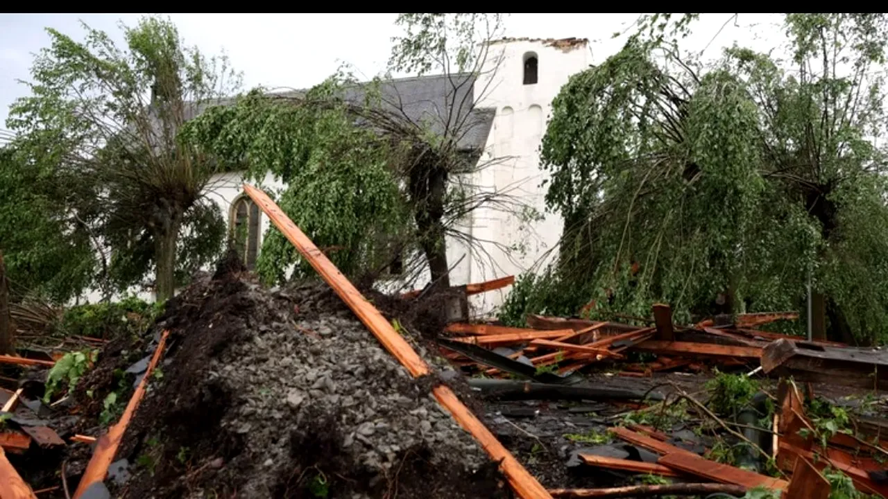 O tornadă puternică a distrus mai multe case în Germania. 43 de persoane sunt rănite