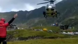 Doi turişti, plecaţi să adune plante medicinale, salvaţi după ce au rămas blocaţi pe munte