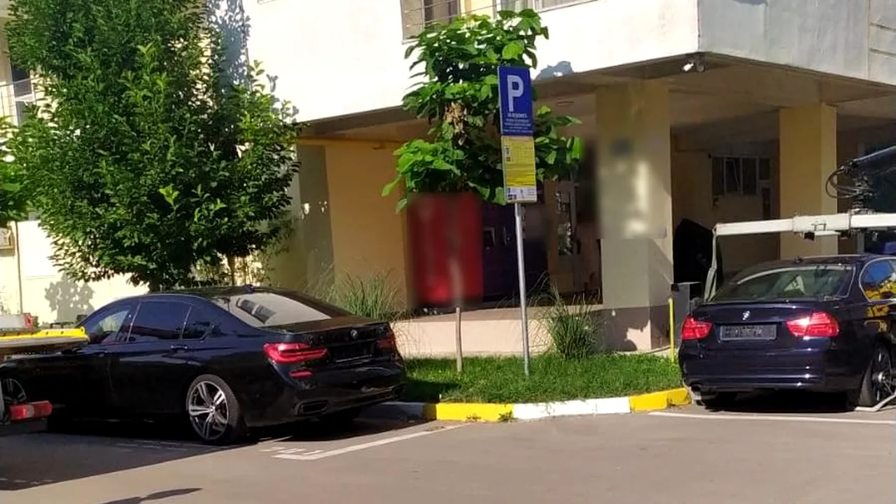 Doi turişti au demontat numerele maşinilor pentru a nu plăti parcarea în Mamaia