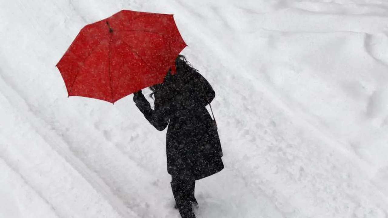 Alertă METEO: Cod portocaliu de ninsori în 12 judeţe. Avertizări ANM şi pentru restul ţării