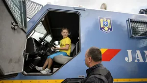 De aniversarea lor, jandarmii din Ilfov au două week-end-uri de flash mob-uri 