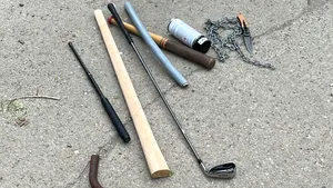 Bricege şi bâte, găsite asupra microbiştilor veniţi la meciul CSA Steaua  - FC Universitatea Cluj