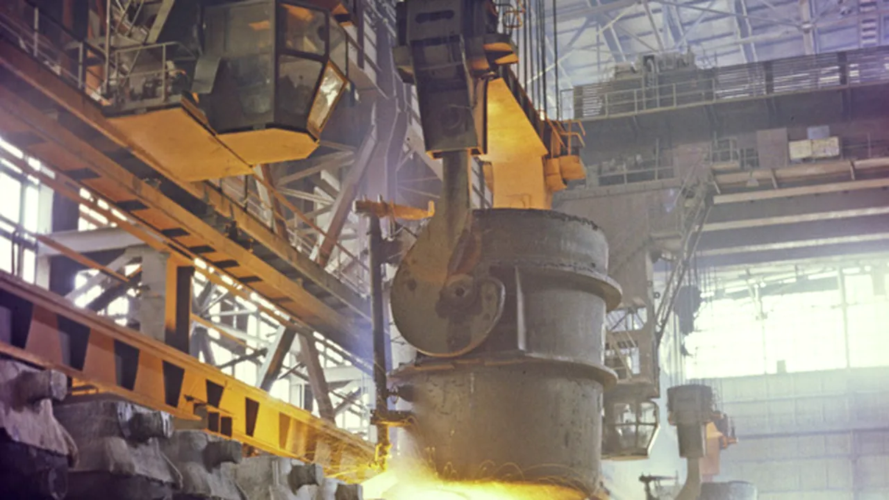 Industria României intră la apă: Producţia a scăzut în aprilie faţă de martie cu 12,5%