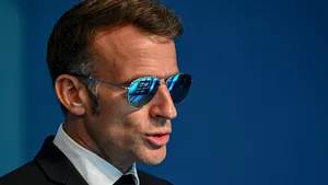 Emmanuel Macron avertizează Europa că strategiile de apărare separate sunt o „absurditate”. Apel pentru mai multă cooperare militară