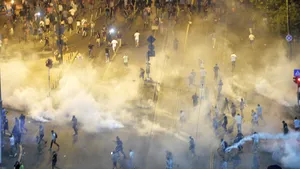 Condamnări în dosarul 10 august: 12 bărbaţi au primit închisoare cu suspendare pentru huliganism   